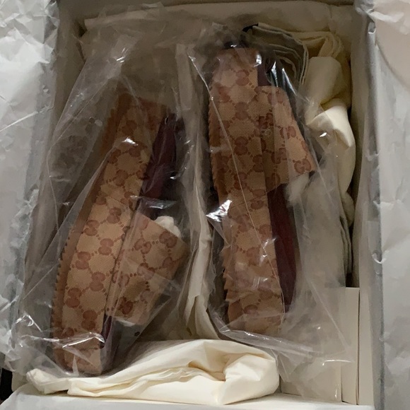 It’s a Gucci platform slides - Picture 4 of 6
